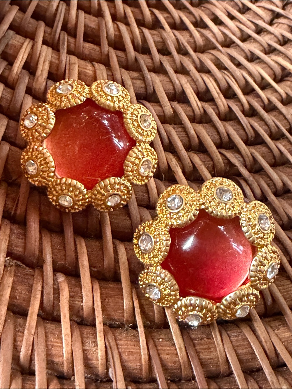 Gold-Tone Vibrant Tangerine Glass Cabochon Crystal CLIP-ON Earrings Vintage ! - Picture 2 of 8